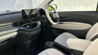 Fiat 500e 42kWh La Prima Hatchback 3dr Electric Auto (118 ps)