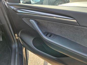 TESLA Model Y Auto RWD 5dr