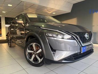 Nissan Qashqai 1.3 DiG-T MH N-Connecta [Glass Roof]