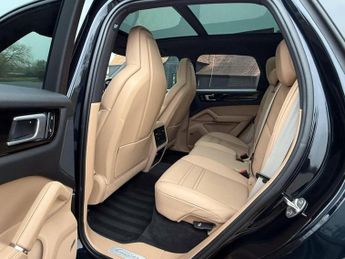 Porsche Cayenne 3.0 V6 E-Hybrid 17.9kWh Platinum Edition TiptronicS 4WD Euro 6 (