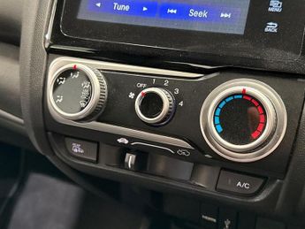 HONDA JAZZ 1.3 i-VTEC SE 5dr CVT