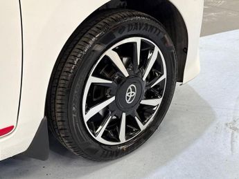 TOYOTA AYGO 1.0 VVT-i X-Trend TSS 5dr x-shift