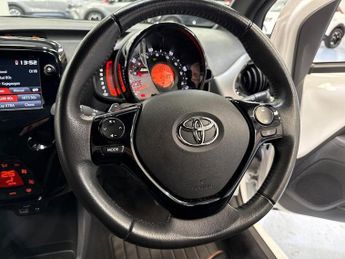 Toyota AYGO 1.0 VVT-i X-Trend TSS 5dr x-shift
