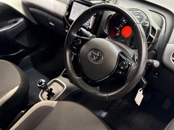 TOYOTA AYGO 1.0 VVT-i X-Trend TSS 5dr x-shift