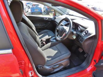 Ford Fiesta 1.0T EcoBoost Titanium Hatchback 5dr Petrol Powershift Euro 6 (1