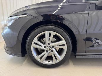 Volkswagen Golf 2.0 TDI R-Line Hatchback 5dr Diesel DSG | 1 Previous Owner | Ful