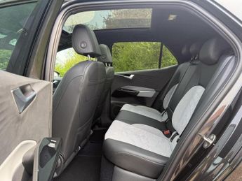 Volkswagen ID.3 Pro 58kWh Family Auto 5dr