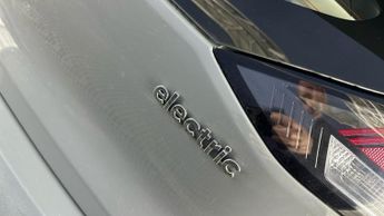 Hyundai IONIQ 38.3kWh Premium Hatchback 5dr Electric Auto (136 ps)