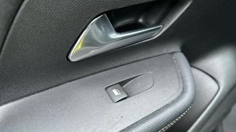 Vauxhall Mokka Electric 50kWh Ultimate SUV 5dr Electric Auto (136 ps)