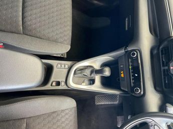 Toyota YARIS 1.5 Hybrid Design 5dr CVT