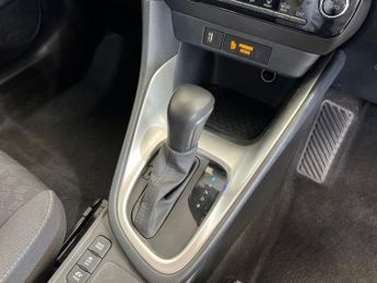 Toyota YARIS 1.5 Hybrid Design 5dr CVT