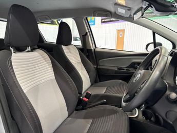 Toyota YARIS 1.5 VVT-i Icon 5dr CVT [Nav]