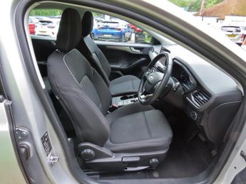 Ford Focus 1.0T EcoBoost Titanium Hatchback 5dr Petrol Auto Euro 6 (s/s) (1