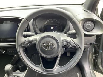 Toyota AYGO X 1.0 VVT-i Edge 5dr Auto