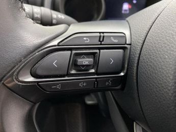 Toyota Yaris 1.5 Hybrid Design 5dr CVT