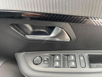 Peugeot 208 100kW Allure 50kWh 5dr Auto