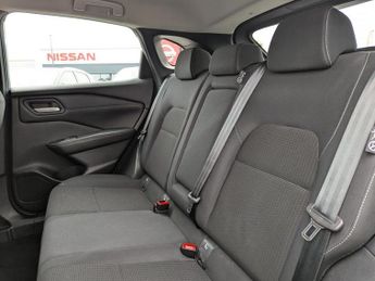 Nissan Qashqai 1.3 DIG-T MHEV Acenta Premium SUV 5dr Petrol Hybrid XTRON Euro 6