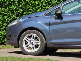 Ford Fiesta 1.6 Zetec Hatchback 5dr Petrol Powershift Euro 5 (105 ps)