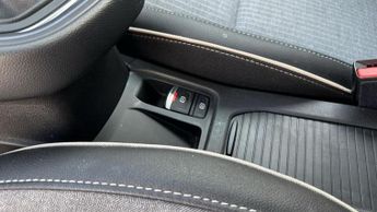 Renault Clio 1.6 E-TECH techno Hatchback 5dr Petrol Hybrid Auto Euro 6 (s/s) 
