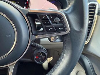 Porsche Cayenne 3.0 V6 E-Hybrid 14.1kWh TiptronicS 4WD Euro 6 (s/s) 5dr (3.6kW C