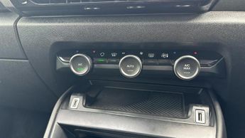 Citroen e-C4 50kWh Shine Hatchback 5dr Electric Auto (136 ps)