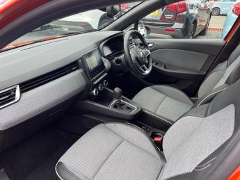 Renault Clio 1.6 E-TECH techno Hatchback 5dr Petrol Hybrid Auto Euro 6 (s/s) 