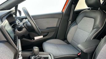 Renault Clio 1.6 E-TECH techno Hatchback 5dr Petrol Hybrid Auto Euro 6 (s/s) 