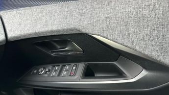 Peugeot E-3008 73kWh GT SUV 5dr Electric Auto (210 ps)