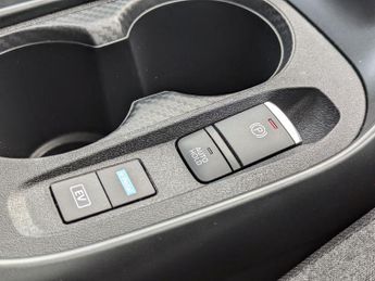 Nissan Juke 1.6 N-Connecta SUV 5dr Petrol Hybrid Auto Euro 6 (143 ps)