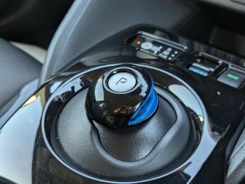 Nissan Leaf 40kWh Tekna Hatchback 5dr Electric Auto (150 ps)