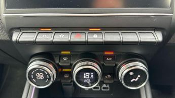 Renault Clio 1.6 E-TECH techno Hatchback 5dr Petrol Hybrid Auto Euro 6 (s/s) 