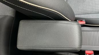 Renault Clio 1.6 E-TECH techno Hatchback 5dr Petrol Hybrid Auto Euro 6 (s/s) 