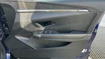 Renault Megane E-Tech 60kWh iconic Hatchback 5dr Electric Auto (optimum charge) (220 p