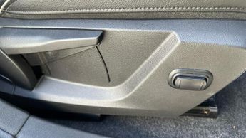 Renault Megane E-Tech 60kWh iconic Hatchback 5dr Electric Auto (optimum charge) (220 p