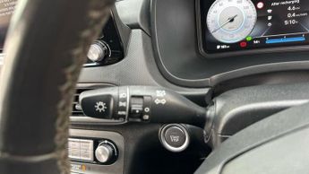 Hyundai KONA 64kWh Premium SUV 5dr Electric Auto (10.5kW Charger) (204 ps)