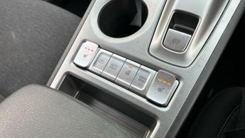 Hyundai KONA 64kWh Premium SUV 5dr Electric Auto (10.5kW Charger) (204 ps)