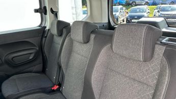 Vauxhall Combo Life Electric 52kWh Design MPV 5dr Electric Auto (7.4kW Charger) (136 ps)