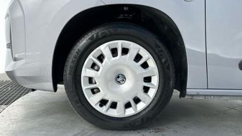 Vauxhall Combo Life Electric 52kWh Design MPV 5dr Electric Auto (7.4kW Charger) (136 ps)