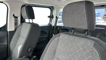 Vauxhall Combo Life Electric 52kWh Design MPV 5dr Electric Auto (7.4kW Charger) (136 ps)