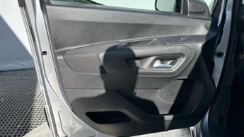 Vauxhall Combo Life Electric 52kWh Design MPV 5dr Electric Auto (7.4kW Charger) (136 ps)