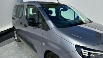 Vauxhall Combo Life Electric 52kWh Design MPV 5dr Electric Auto (7.4kW Charger) (136 ps)