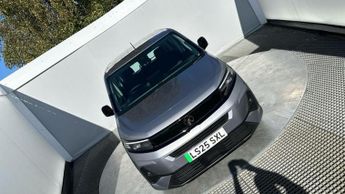 Vauxhall Combo Life Electric 52kWh Design MPV 5dr Electric Auto (7.4kW Charger) (136 ps)