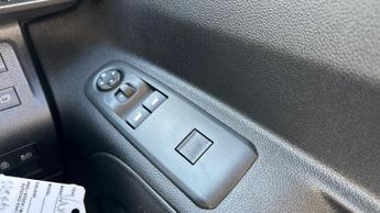 Vauxhall Combo Life Electric 52kWh Design MPV 5dr Electric Auto (7.4kW Charger) (136 ps)
