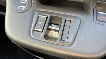 Vauxhall Combo Life Electric 52kWh Design MPV 5dr Electric Auto (7.4kW Charger) (136 ps)