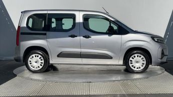 Vauxhall Combo Life Electric 52kWh Design MPV 5dr Electric Auto (7.4kW Charger) (136 ps)