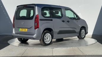 Vauxhall Combo Life Electric 52kWh Design MPV 5dr Electric Auto (7.4kW Charger) (136 ps)