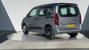 Vauxhall Combo Life Electric 52kWh Design MPV 5dr Electric Auto (7.4kW Charger) (136 ps)