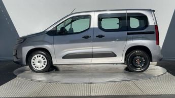 Vauxhall Combo Life Electric 52kWh Design MPV 5dr Electric Auto (7.4kW Charger) (136 ps)