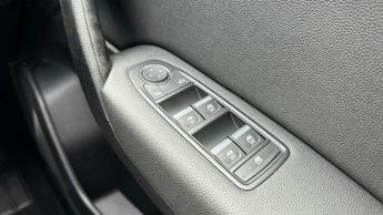 Renault Captur 1.6 E-TECH techno SUV 5dr Petrol Hybrid Auto Euro 6 (s/s) (145 p