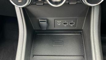 Renault Captur 1.6 E-TECH techno SUV 5dr Petrol Hybrid Auto Euro 6 (s/s) (145 p